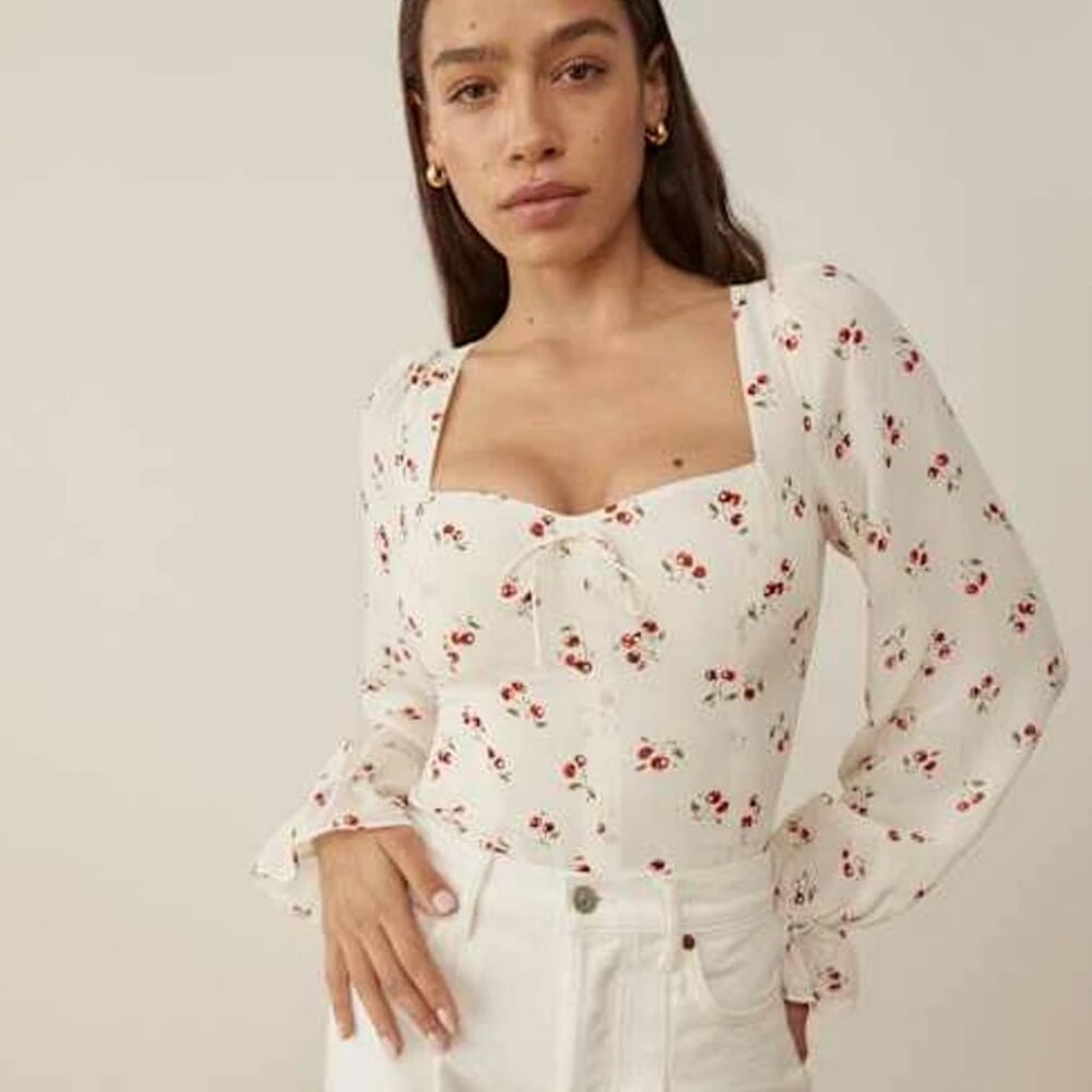 Chase Cherry Print Sweetheart Crepe Top in Cherry Pit, size 6